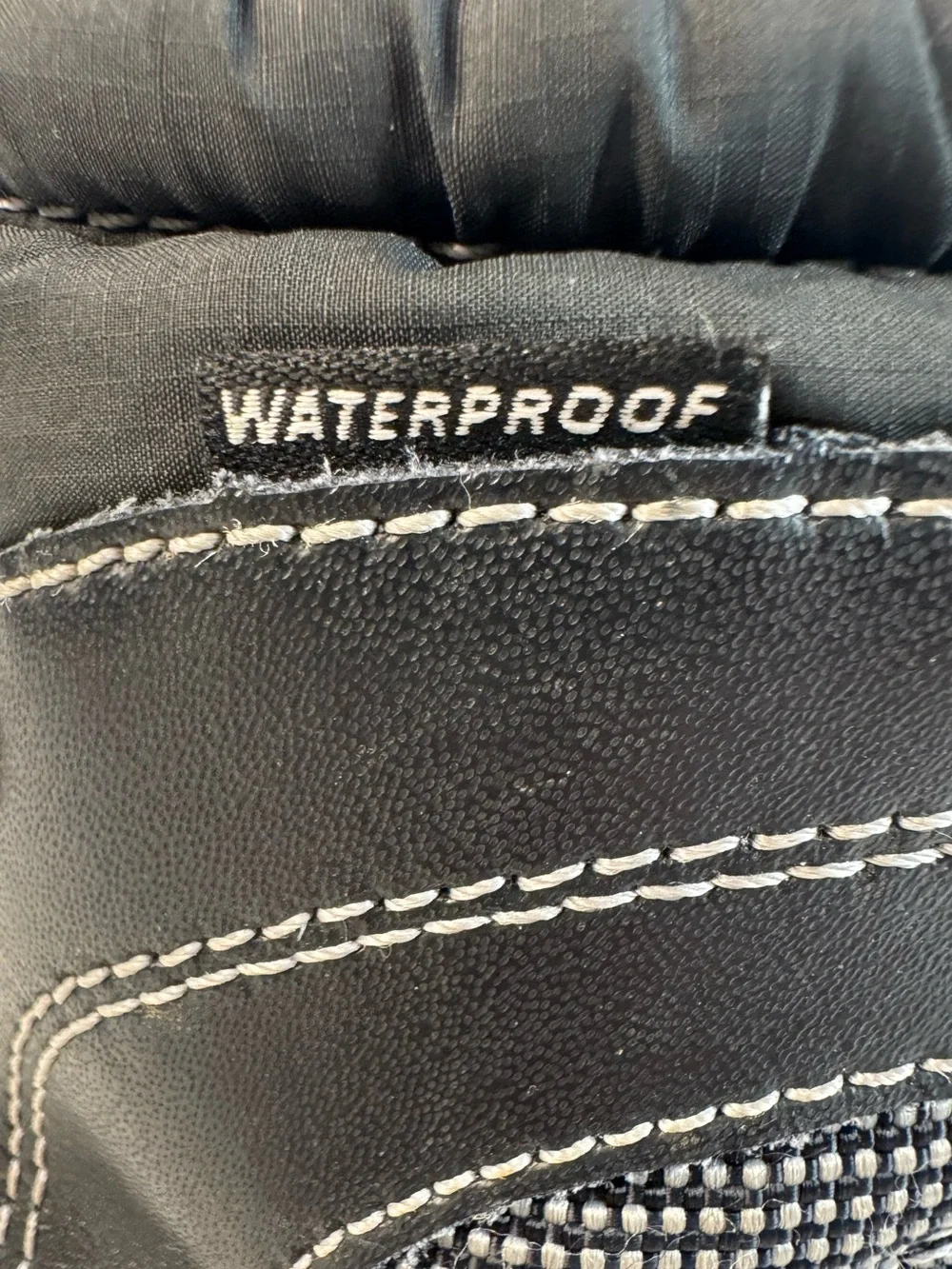 The North Face Black Kids Winter Snow Boots with Drawcord